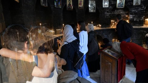 СЛАВИМО СВЕТЕ АПОСТОЛЕ: Једну ствар родитељи данас БРАНЕ деци да ураде - дан када је лако сломити врат