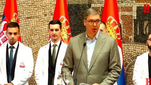 STIŽEM USKORO U NOVI SAD Vučić: Najviše ih boli kad čuju Srpska Atina, dobiju ospice STIŽEM USKORO U NOVI SAD Vučić: Najviše ih boli kad čuju Srpska Atina, dobiju ospice