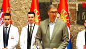 СТИЖЕМ УСКОРО У НОВИ САД Вучић: Највише их боли кад чују Српска Атина, добију оспице СТИЖЕМ УСКОРО У НОВИ САД Вучић: Највише их боли кад чују Српска Атина, добију оспице