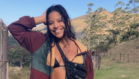 (NA SNIMKU SE ČUJE DA PLAČE) Pala je sa litice vulkana: Indonežanski spasioci pronašli mrtvu mladu Brazilku (VIDEO)