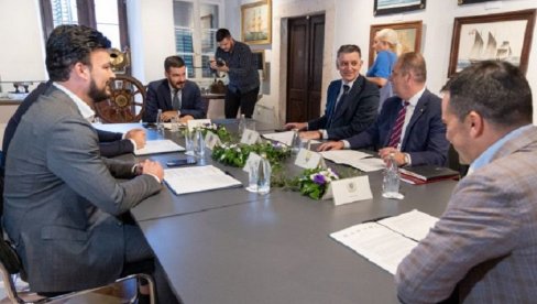 PREDSEDNICI PRIMORSKIH OPŠTINA NE ODUSTAJU : Treba  promeniti status „Morskog dobra“