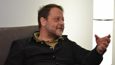 IZMEĐU RASTKA I STRAMERA: Dragan Bošković pesnik, teoretičar i istoričar srpske književnosti IZMEĐU RASTKA I STRAMERA: Dragan Bošković pesnik, teoretičar i istoričar srpske književnosti