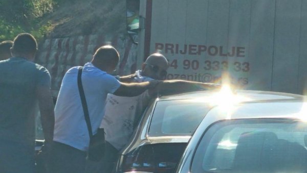 СПРЕМАЛИ КРВОПРОЛИЋЕ: Овако је изгледало хапшење терориста блокадера (ФОТО) СПРЕМАЛИ КРВОПРОЛИЋЕ: Овако је изгледало хапшење терориста блокадера (ФОТО)