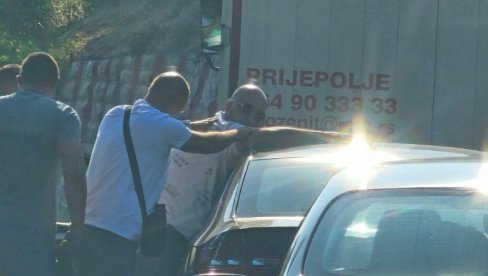 SPREMALI KRVOPROLIĆE: Ovako je izgledalo hapšenje terorista blokadera (FOTO) SPREMALI KRVOPROLIĆE: Ovako je izgledalo hapšenje terorista blokadera (FOTO)