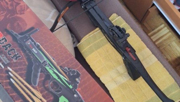 БЛОКАДЕРИ ТЕРОРИСТИ СПРЕМНИ ДА УБИЈАЈУ: Код петог ухапшеног пронађен самострел БЛОКАДЕРИ ТЕРОРИСТИ СПРЕМНИ ДА УБИЈАЈУ: Код петог ухапшеног пронађен самострел
