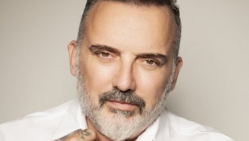 ПОСЕБНА И ИСКРЕНА ЕМОЦИЈА: Тони Цетински опевао посебну љубав из таксија (ФОТО)