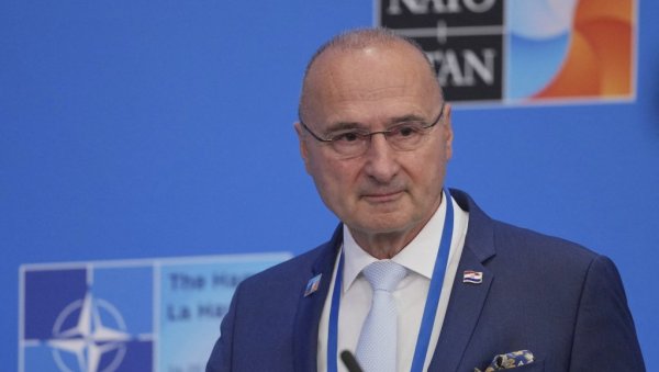 БРУКА ХРВАТСКОГ ШЕФА ДИПЛОМАТИЈЕ НА НАТО САМИТУ: Погледајте шта је изјавио Грлић Радман, јавност у шоку (ВИДЕО) БРУКА ХРВАТСКОГ ШЕФА ДИПЛОМАТИЈЕ НА НАТО САМИТУ: Погледајте шта је изјавио Грлић Радман, јавност у шоку (ВИДЕО)