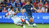 SRBIN JE U VELIKOJ FORMI: Dejan Joveljić junak Sporting Kaznas sitija (VIDEO) SRBIN JE U VELIKOJ FORMI: Dejan Joveljić junak Sporting Kaznas sitija (VIDEO)