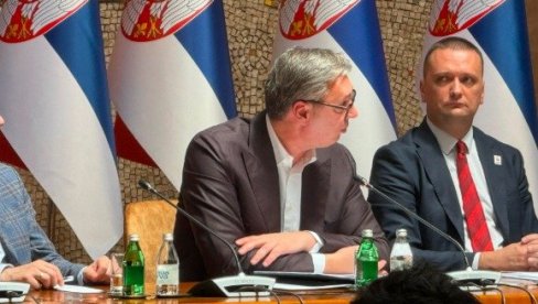 САДА ВИДИТЕ ДА ЊИХ НЕ ИНТЕРЕСУЈЕ УЧЕЊЕ И ОБРАЗОВАЊЕ, ВЕЋ НЕКЕ ПОТПУНО ДРУГЕ СТВАРИ: Вучић на отварању Међународног форума студената