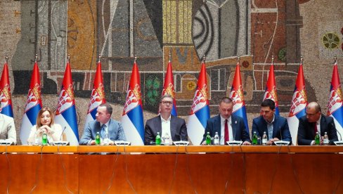 SADA VIDITE DA NJIH NE INTERESUJE UČENJE I OBRAZOVANJE, VEĆ NEKE POTPUNO DRUGE STVARI: Vučić na otvaranju Međunarodnog foruma studenata SADA VIDITE DA NJIH NE INTERESUJE UČENJE I OBRAZOVANJE, VEĆ NEKE POTPUNO DRUGE STVARI: Vučić na otvaranju Međunarodnog foruma studenata