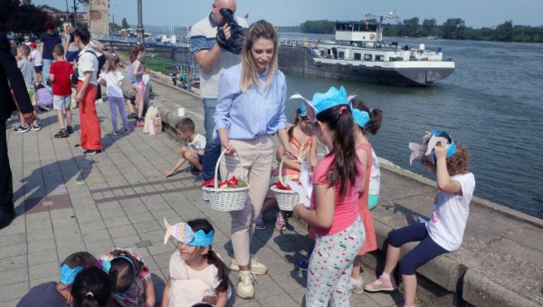УРЕЂЕЊЕ ОБАЛЕ У СМЕДЕРЕВУ: Чишћењем обале обележен „Дан Дунава“ (ФОТО)