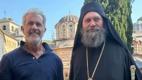 MEL GIBSON DOČEKUJE VIDOVDAN NA HILANDARU: Holivudski glumac iznenadio fanove posetom Svetoj Gori (FOTO) MEL GIBSON DOČEKUJE VIDOVDAN NA HILANDARU: Holivudski glumac iznenadio fanove posetom Svetoj Gori (FOTO)