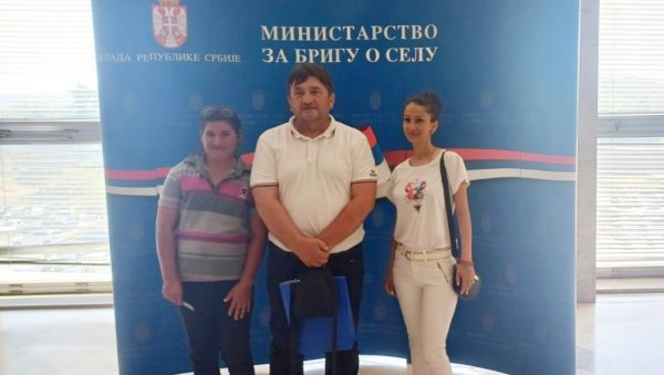 КУПЉЕНЕ СЕОСКЕ КУЋЕ У МЕЂИ И ТОРКУ: Обезбеђен дом за две породице из Општине Житиште