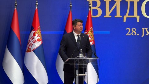 U SLAVU TE VIDOVDANSKE ALI I MODERNE SRBIJE! Beseda profesora Vladana Petrova U SLAVU TE VIDOVDANSKE ALI I MODERNE SRBIJE! Beseda profesora Vladana Petrova