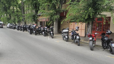 POKAZAO DA MU JE SRBIJA U SRCU Čuveni Gabor Sagmajster sa motociklistima krenuo iz Subotice za Beograd na Vidovdansko književno veče (VIDEO) POKAZAO DA MU JE SRBIJA U SRCU Čuveni Gabor Sagmajster sa motociklistima krenuo iz Subotice za Beograd na Vidovdansko književno veče (VIDEO)