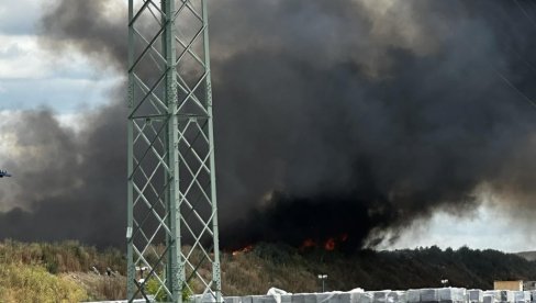 GORI GLAVNA GRADSKA DEPONIJA U LOZNICI: Požar se širi na sve strane - vatrogasci ne mogu da se izbore sa vatrom (FOTO/VIDEO) GORI GLAVNA GRADSKA DEPONIJA U LOZNICI: Požar se širi na sve strane - vatrogasci ne mogu da se izbore sa vatrom (FOTO/VIDEO)