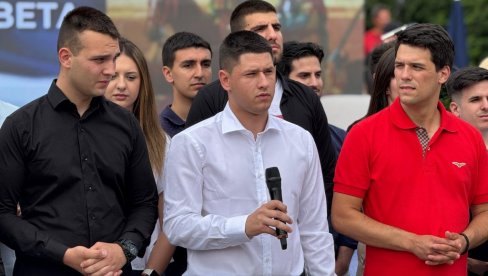 USPELI SMO I POBEDILI Obratili se studenti: Kraj je kada Srbija kaže da je kraj, pobedilo je znanje i obrazovanje (VIDEO) USPELI SMO I POBEDILI Obratili se studenti: Kraj je kada Srbija kaže da je kraj, pobedilo je znanje i obrazovanje (VIDEO)