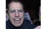 JUČE PROFESOR, DANAS KAO STUDENT: Prvi govornik blokaderskog skupa napadao novinare (VIDEO)