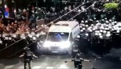 KORISTE HITNU POMOĆ ZA KRVNIČKI NAPAD: Zverski potez blokadera (VIDEO)