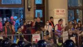 PRAVNI FAKULTET KAO TERORISTIČKA ĆELIJA: Blokaderi udarili na policiju, pa pobegli u zgradu