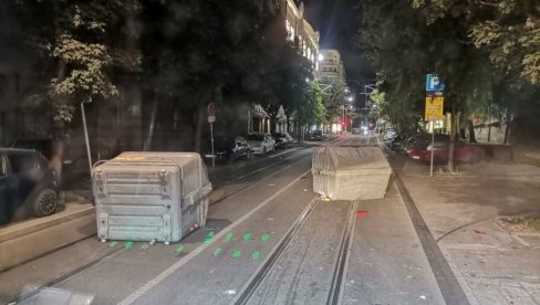 VANDALSKO PONAŠANJE BLOKADERA: Milionska šteta na ulicama (FOTO)