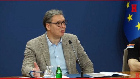 DA NIJE TUŽNO, BILO BI SMEŠNO Vučić: Vidi se jasno da su u trenutku dok se policija razmicala, oni pokušali kroz taj levak da prođu