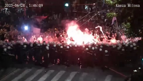 POLICIJA OSVETLALA OBRAZ NAŠE DRŽAVE! Vučić: Profesionalnošću izbegnute su teške posledice