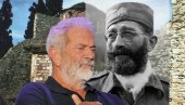 ЗА ВИДОВДАН, НА ХИЛАНДАРУ: Мел Гибсон поносно позира поред Чича Драже (ФОТО)