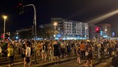 БЛОКАДЕРИ ДОВОДЕ ТУРКЕ: Студенти из Анкаре на протесту у Београду БЛОКАДЕРИ ДОВОДЕ ТУРКЕ: Студенти из Анкаре на протесту у Београду
