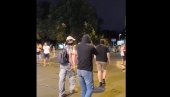 PRAVE HAOS POD MASKAMA, A BEŽE OD KAMERA! Teroristi blokaderi kriju svoje lice dok izazivaju anarhiju u Beogradu! (VIDEO)