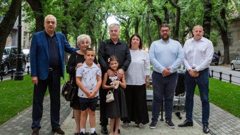 PARK DAR MLADIMA: Simbolična donacija porodice Petričević sugrađanima Subotice, oazu poklonili u znak sećanja na prerano preminulog sina PARK DAR MLADIMA: Simbolična donacija porodice Petričević sugrađanima Subotice, oazu poklonili u znak sećanja na prerano preminulog sina