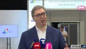 ЧЕКА МЕ БИЛАТЕРАЛНИ САСТАНАК СА МАКРОНОМ Вучић из Севиље: Имао сам дуг разговор са Урсулом фон дер Лајен ЧЕКА МЕ БИЛАТЕРАЛНИ САСТАНАК СА МАКРОНОМ Вучић из Севиље: Имао сам дуг разговор са Урсулом фон дер Лајен