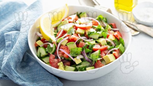 SVI ĆE TRAŽITI RECEPT: Jednostavna salata sa avokadom i povrćem SVI ĆE TRAŽITI RECEPT: Jednostavna salata sa avokadom i povrćem
