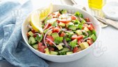 SVI ĆE TRAŽITI RECEPT: Jednostavna salata sa avokadom i povrćem