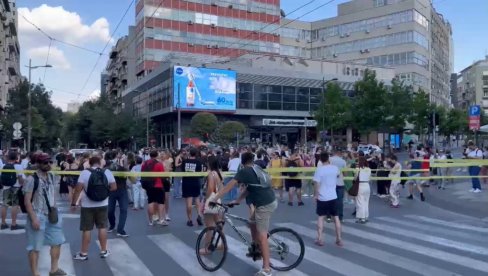 POTPUNI RAT MEĐU BLOKADERIMA! Blokaderi VIŠER-a udarili na Proglas, Stav i Sviće: Vi ste ratni profiteri iz tranzicije! POTPUNI RAT MEĐU BLOKADERIMA! Blokaderi VIŠER-a udarili na Proglas, Stav i Sviće: Vi ste ratni profiteri iz tranzicije!