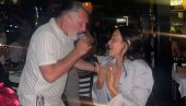 STO JEDNA RUŽA I PARFEM: Edita Aradinović uz muziku i pesmu proslavila rođendan (FOTO)