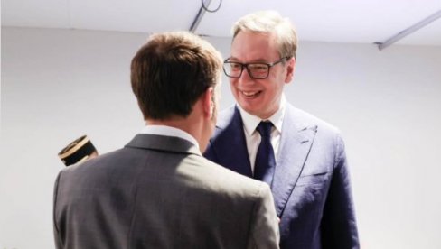 ПРИЈАТЕЉСКИ САСТАНАК СА МАКРОНОМ Вучић: Упознао сам га и са политичким дешавањима у Србији (ФОТО)