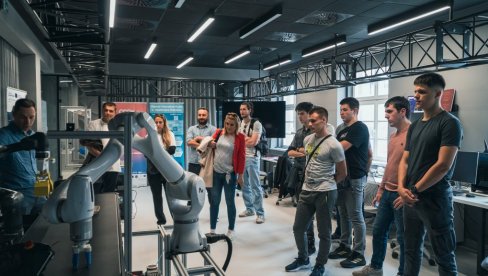 NACIONALNO TAKMIČENJE ELEKTROTHENIČKIH ŠKOLA: Mladi inovatori rešavaju svkodnevne probleme građana NACIONALNO TAKMIČENJE ELEKTROTHENIČKIH ŠKOLA: Mladi inovatori rešavaju svkodnevne probleme građana