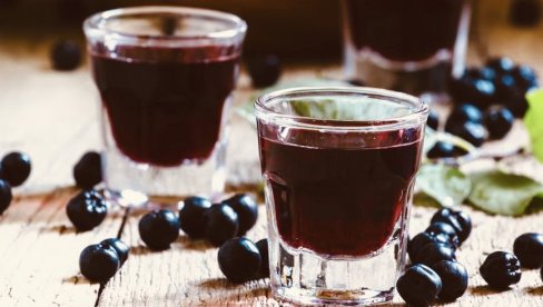 LIKER OD ARONIJE: Riznica zdravlja i gurmanski užitak