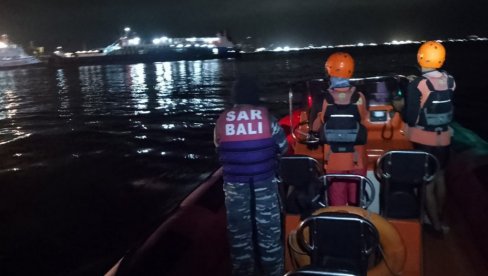 POTONUO PUTNIČKI BROD: Veliki broj nestalih, nekoliko osoba poginulo (FOTO/VIDEO) POTONUO PUTNIČKI BROD: Veliki broj nestalih, nekoliko osoba poginulo (FOTO/VIDEO)