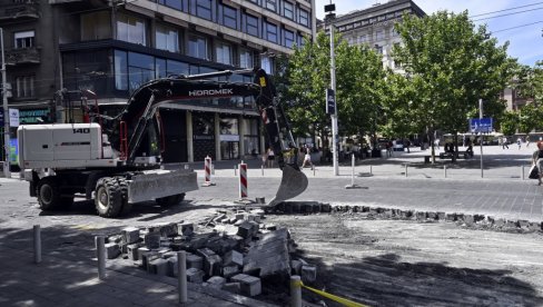 RAMPE NA TRGU REPUBLIKE DO 23. AVGUSTA: Asfaltiranje se nastavlja, zatvara se i podzemna garaža Pionirski park u Dragoslava Jovanovića RAMPE NA TRGU REPUBLIKE DO 23. AVGUSTA: Asfaltiranje se nastavlja, zatvara se i podzemna garaža Pionirski park u Dragoslava Jovanovića