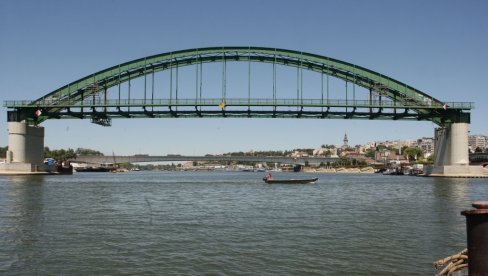 КОНСТРУКЦИЈА ТРУЛА, СЛЕДИ ХИТНО УКЛАЊАЊЕ ЗЕЛЕНОГ ЛУКА: Метални остаци Старог савског моста у лошијем стању него што су стручњаци мислили
