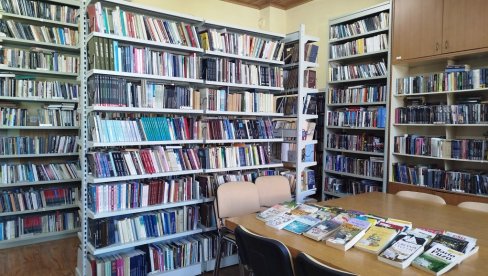 ZA VRELO LETO ZANIMLJIVE KNJIGE: Novi naslovi u paraćinskoj Biblioteci „Dr Vićentije Rakić“