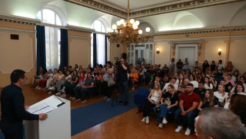 КИКИНДА ИЗ БУЏЕТА СТИПЕНДИРА 257 СТУДЕНАТА: Најбољима месечно по 10.000 динара КИКИНДА ИЗ БУЏЕТА СТИПЕНДИРА 257 СТУДЕНАТА: Најбољима месечно по 10.000 динара