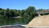 JOŠ NIJE IZVESNA SUDBINA ŽELEZNIČKO-DRUMSKOG MOSTA KOD SVILAJNCA, KOJI JE ZATVOREN ZBOG NEBEZBEDNOSTI   Preko Morave samo pontonom