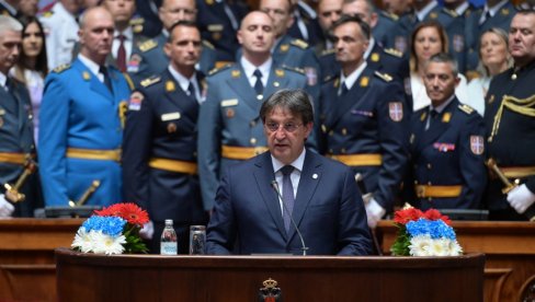 GAŠIĆ U SKUPŠTINI SRBIJE: Svečanost povodom završetka školovanja 14. klase VSBO i oficira 68. klase GŠU (FOTO)