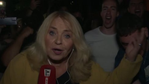 BLOKADERI OPET NAPALI BRANKU LAZIĆ: Divljaci unose lice u kameru, prskaju biber sprejom i vodom (FOTO)