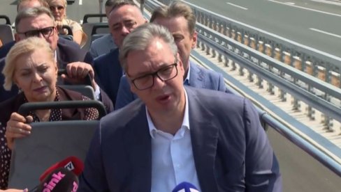 СЛИКАЛИ СЕ ЗА ДРУШТВЕНЕ МРЕЖЕ! Вучић: Блокада градилишта ЕXПО трајала четири минута СЛИКАЛИ СЕ ЗА ДРУШТВЕНЕ МРЕЖЕ! Вучић: Блокада градилишта ЕXПО трајала четири минута