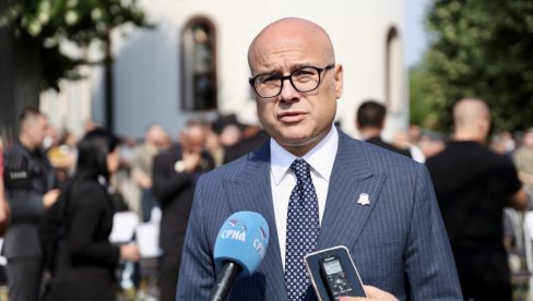 ISTORIJSKA JE ODGOVORNOST NA DANAŠNJIM I BUDUĆIM GENERACIJAMA DA SE ZLOČINI NE ZABORAVE Vučević na obeležavanju zločina nad Srbima u Podrinju ISTORIJSKA JE ODGOVORNOST NA DANAŠNJIM I BUDUĆIM GENERACIJAMA DA SE ZLOČINI NE ZABORAVE Vučević na obeležavanju zločina nad Srbima u Podrinju