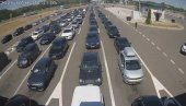 ČEKA SE I DO OSAM SATI: Ukoliko ste krenuli na ovaj granični prelaz, naoružajte se strpljenjem